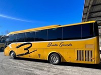 ¿Cuánto cuesta alquilar un autobús para una excursión de un día?