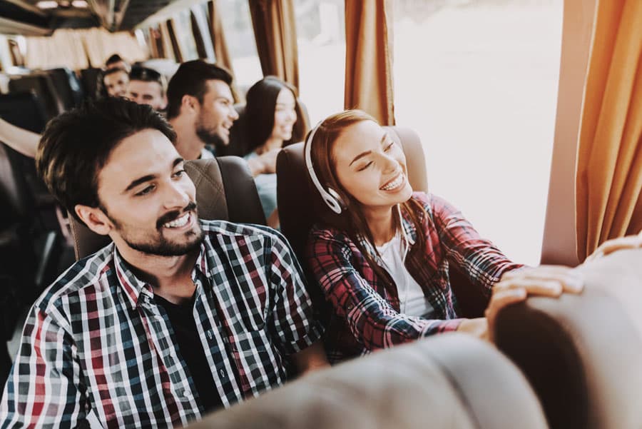La mejor solución para sus traslados y viajes en grupo en Vigo