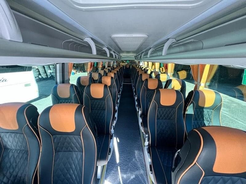 ¿Qué debe incluir un autobús escolar moderno y seguro?