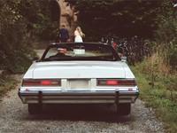 ¿Quiere llegar en coche clásico a su boda? Alquílelo en Autocares Benito García